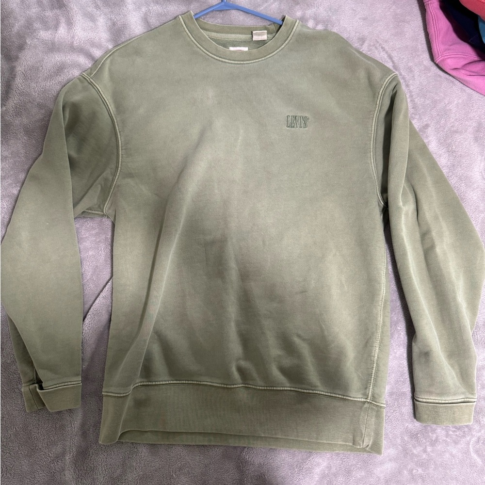 Levi’s crewneck
